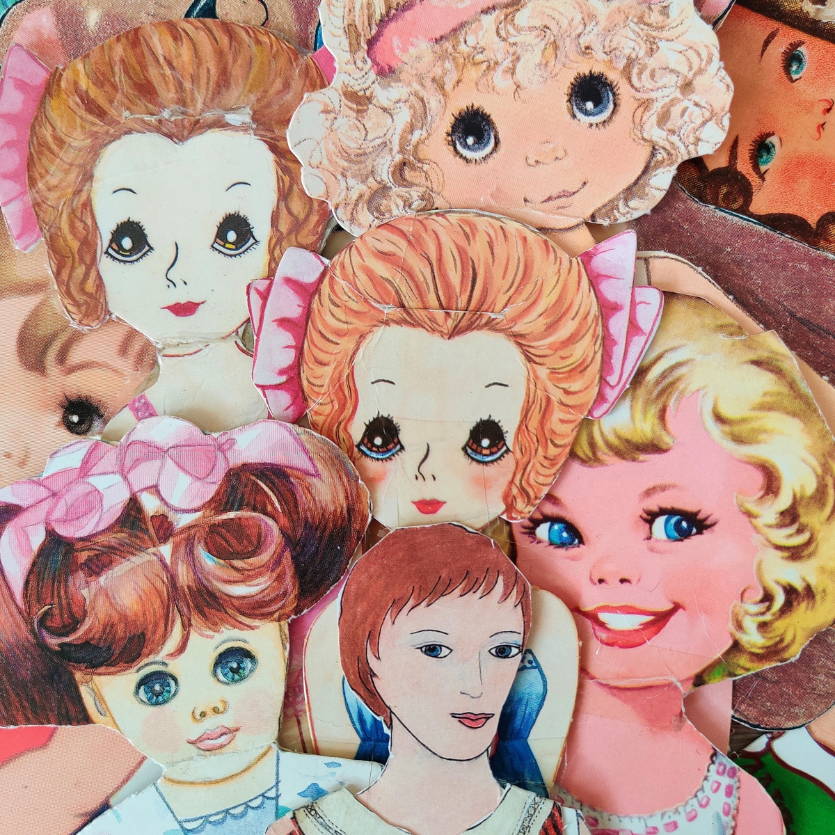 Vanhoja paperinukkeja 1990-luvulta.