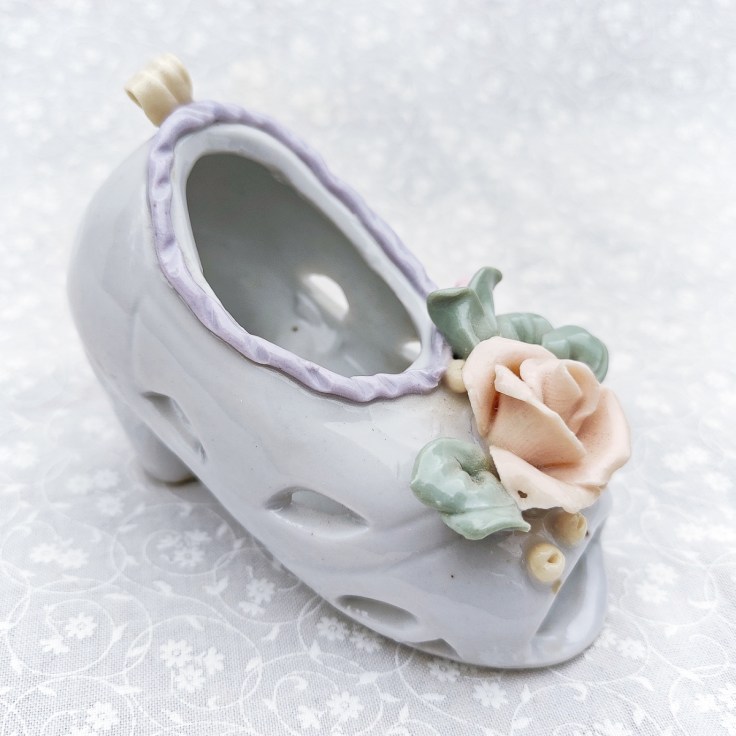 Keraaminen korkokenkä.